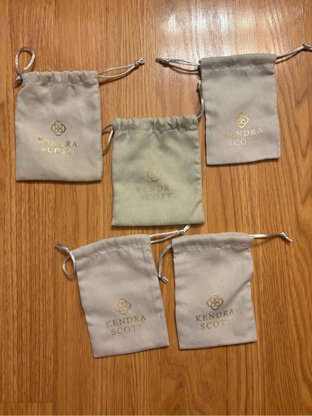 Kendra Scott Light Beige and Pale Green Drawstring Jewelry Pouches (Set of 5)